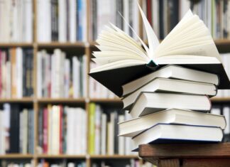 Où vendre ses livres anciens d’occasion ? Fnac, Amazon, Internet, magasin… Pile de livres